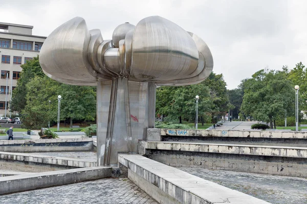 Fontein van de Unie in stadspark van Bratislava, Slowakije. — Stockfoto