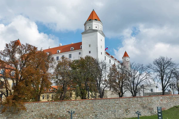 Castillo medieval en Bratislava, Eslovaquia . — Foto de Stock