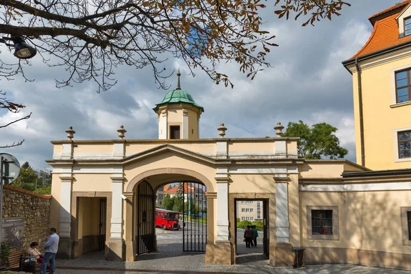 Středověký hradní bránu v Bratislavě, Slovensko. — Stock fotografie