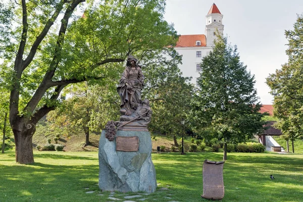 Статуя Alzbeta Durinska в замку Братислави, Словаччина — стокове фото