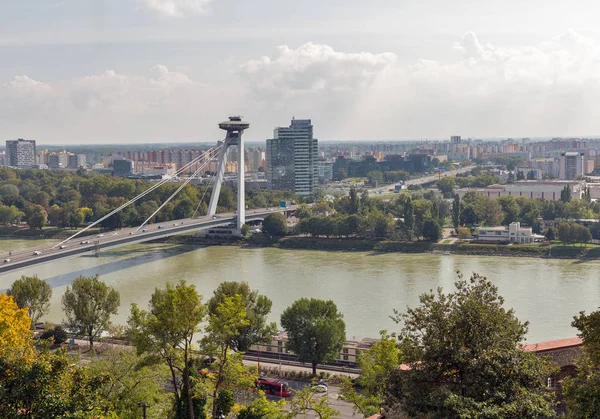 UFO most v Bratislavě, Slovensko. — Stock fotografie