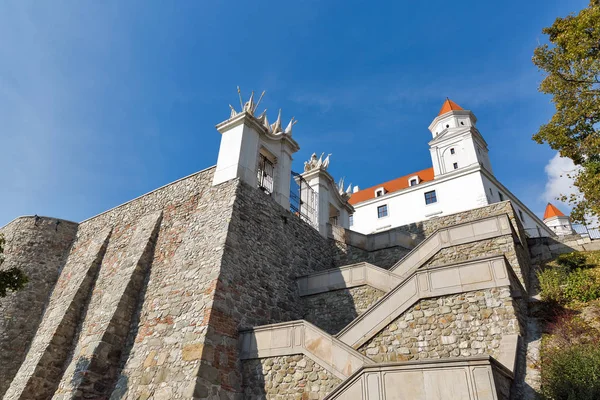 Bratislava castle, Slovakya için merdiven. — Stok fotoğraf