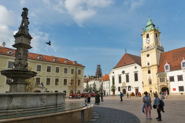 Stary Ratusz na głównym placu w Bratysławie, Słowacja. — Zdjęcie stockowe