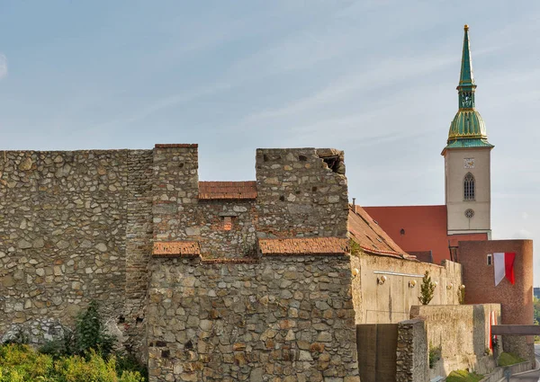Bratislava ősi városfalak, Szlovákia. — Stock Fotó