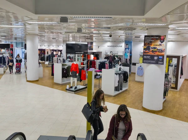 Mein bratislava outlet interior, Slowakei. — Stockfoto