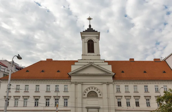 Aartsbisschop van office op het Kamenne plein in Bratislava, Slowakije. — Stockfoto