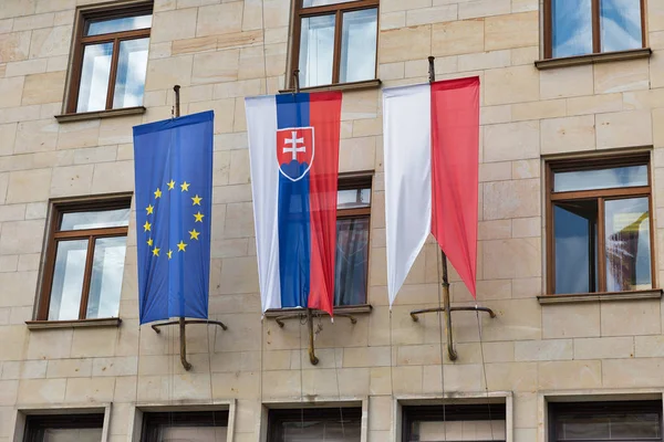 Bandiere di Slovacchia, Bratislava e Unione europea . — Foto Stock