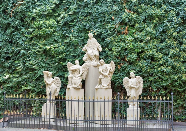 브라 티 슬 라바, 슬로바키아에 종교적인 동상. — 스톡 사진