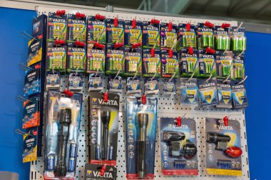 VARTA piller booth sırasında Cee 2017 Kiev, Ukrayna