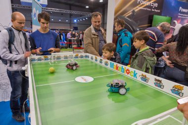 Makeblock booth sırasında Cee 2017 Kiev, Ukrayna