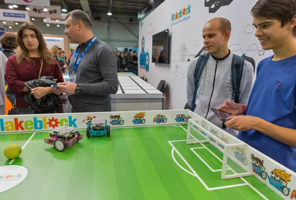 Makeblock booth sırasında Cee 2017 Kiev, Ukrayna