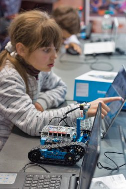 Fischertechnik booth sırasında Cee 2017 Kiev, Ukrayna