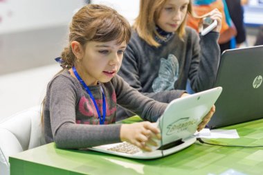 Kiev, Ukrayna Cee 2017 sırasında Microsoft booth çocuklara ziyaret