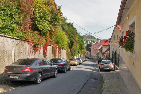 Anton Pecha utcában Banska Stiavnica, Szlovákia. — Stock Fotó