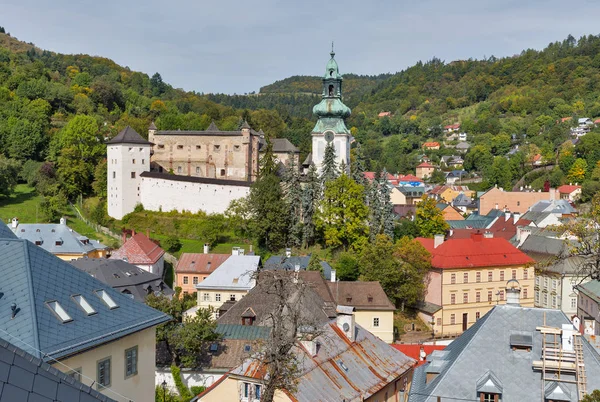 Banska Stiavnica paisaje urbano en Eslovaquia . — Foto de Stock