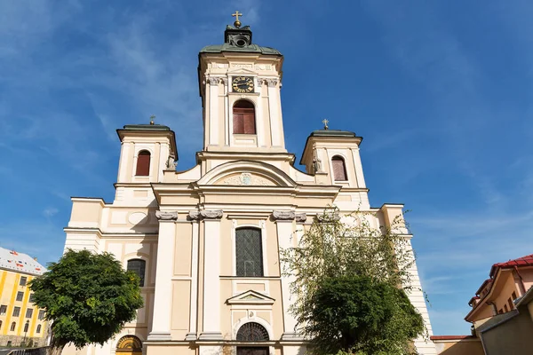 バンスカー ・ シュティアヴニツァ、スロバキアの聖母マリア教会. — ストック写真