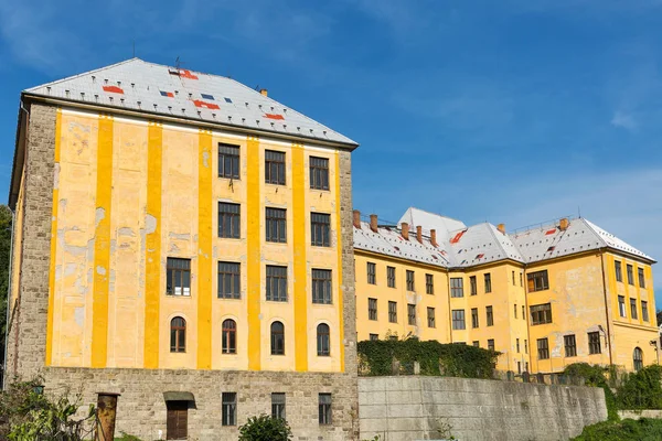 Academia de Minería y Silvicultura en Banska Stiavnica, Eslovaquia . — Foto de Stock
