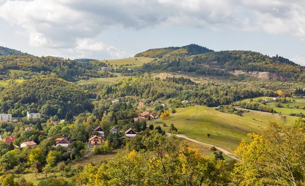 Осінній townscape Банська Stiavnica в Словаччині. — стокове фото