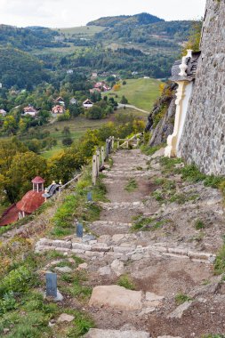 Sonbahar yatay, yolunu Calvary Banska Stiavnica, Slovakya.