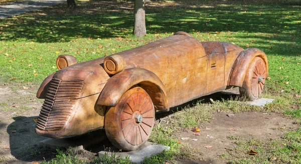 Carro esporte vintage de madeira em Sklene Teplice, Eslováquia . — Fotografia de Stock