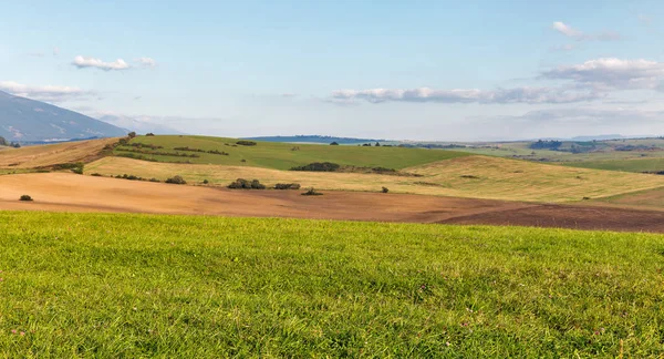 Estate colline paesaggio in Slovacchia . — Foto Stock