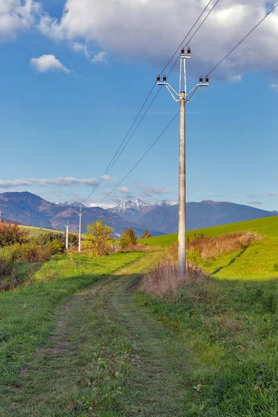 Yaz tepeler yakın Liptovsky Trnovec Köyü, Slovakya. — Stok fotoğraf