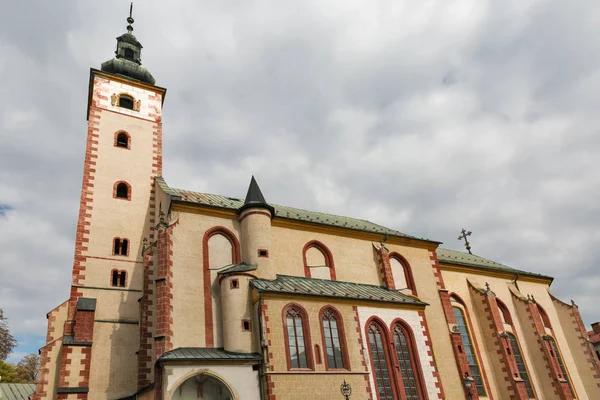 Iglesia de la Asunción de la Virgen María en Banska Bystrica, Eslovaquia . — Foto de Stock