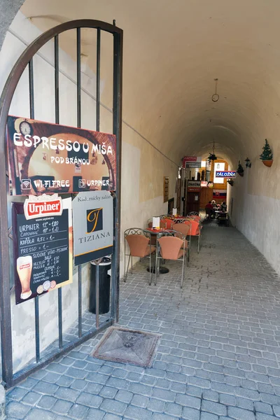Malá kavárna v Banska Bystrica, Slovensko. — Stock fotografie