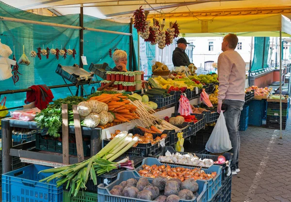Fruits and vegetables market stalls in Banska Bystrica, Slovakia. — Stock Photo, Image