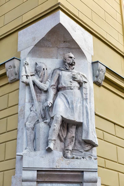 Muur standbeeld van Saint Nicholas Cathedral van in Presov, Slowakije. — Stockfoto