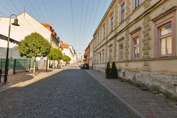 Metodova Street con torre Vodarenska a Presov, Slovacchia . — Foto Stock