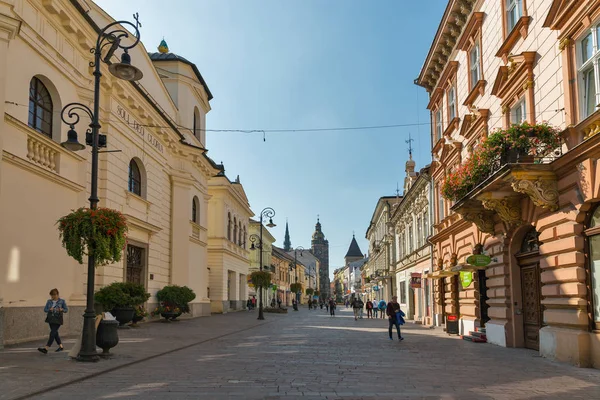 Mlynska street óvárosában Kosice, Szlovákia. — Stock Fotó