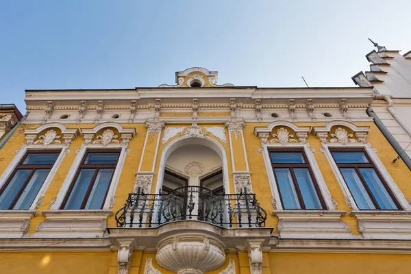 Schönes altes Haus in Kosice, Slowakei. — Stockfoto