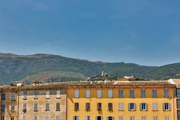 Bastia lakóépület. Korzika sziget, Franciaország. — Stock Fotó