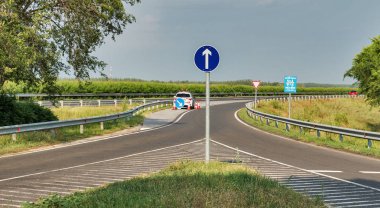 Macaristan otoyolunda Vignette yol vergisi veya otoyol gişesi kontrolü.