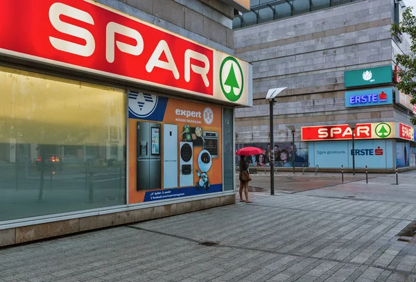 SPAR supermarket on city street in Nyiregyhaza, Hungary. — Stock Photo, Image