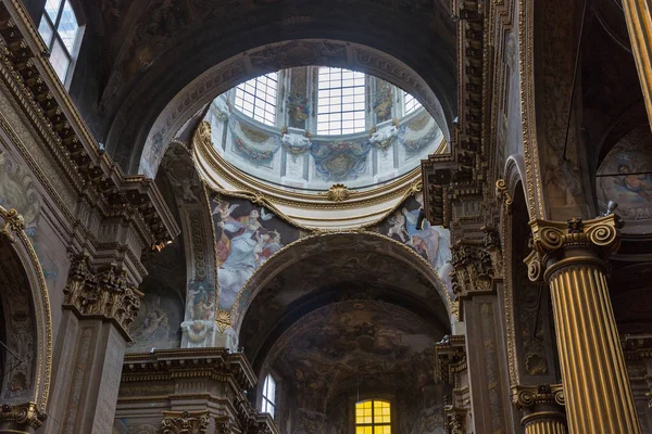 Church Saints Bartolomeo och Gaetano i Bologna, Italien. — Stockfoto