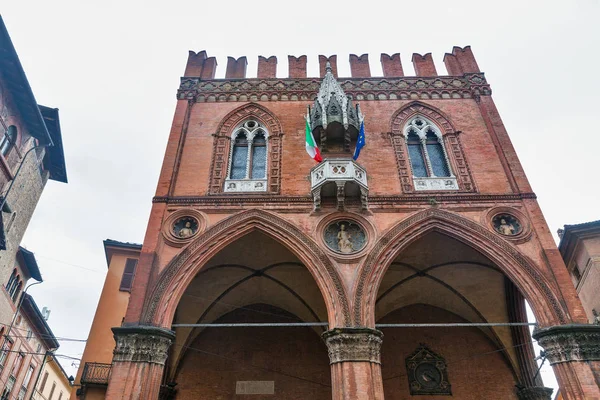 Palazzo della Mercanzia em Bologna, Italia . — Fotografia de Stock