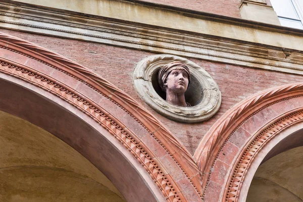 Salina Palace på San Stefano gatan i Bologna, Italien. — Stockfoto