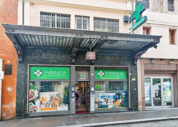 Farmacia SS. Fachada Annunziata en Bolonia, Italia . —  Fotos de Stock