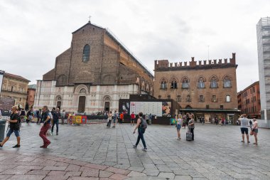 Maggiore Meydanı ve Basilica di San Petronio Bologna, İtalya.