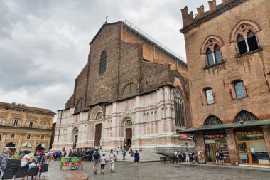 Maggiore Meydanı ve Basilica di San Petronio Bologna, İtalya.