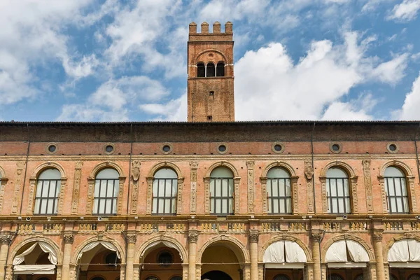 Re Enzo palace on Maggiore square in Bologna, Italy. — Stock Photo, Image
