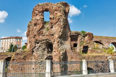 İtalya 'nın Bologna kentindeki antik Galliera kalesi harabeleri.