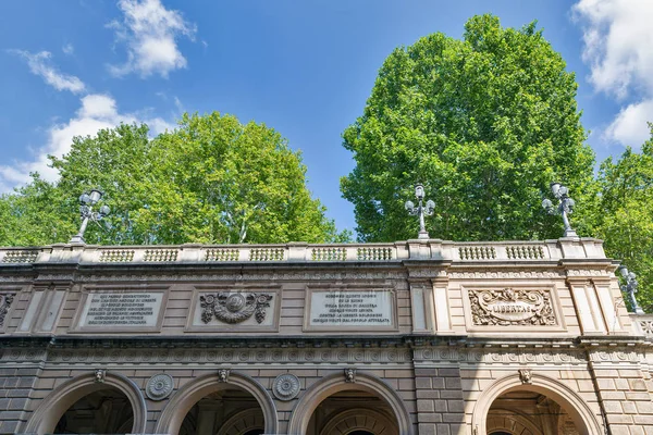 Pincio treppe zum montagnola park in bologna, italien. — Stockfoto