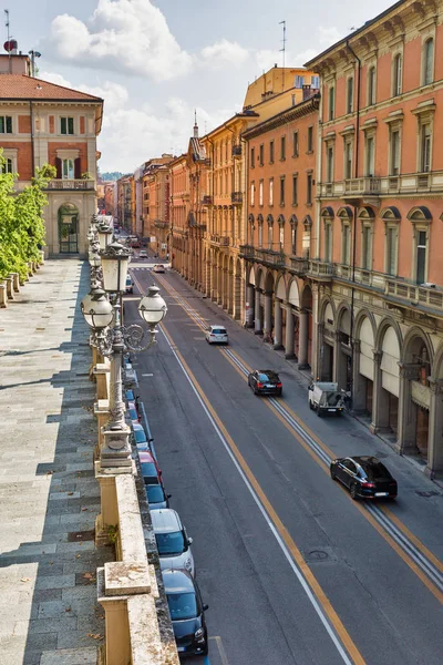 Självständighetsgatan i Bologna, Italien. — Stockfoto