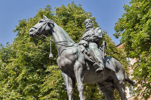 Garibaldi standbeeld close-up in Bologna, Italië. — Stockfoto