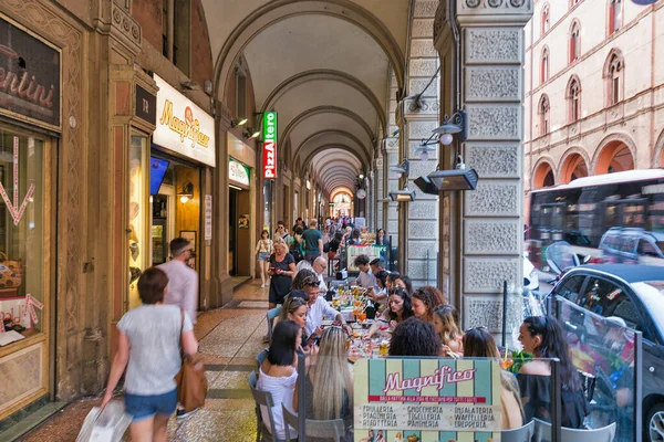 Indipendenza street à Bologne, Italie . — Photo