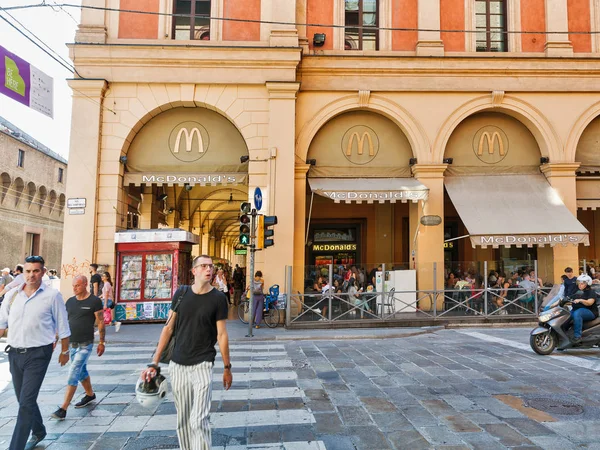 Restaurant McDonald's à Bologne, Italie . — Photo