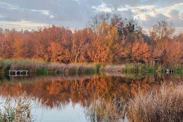 Herfst zonsondergang rivier Ros landschap, Oekraïne — Stockfoto